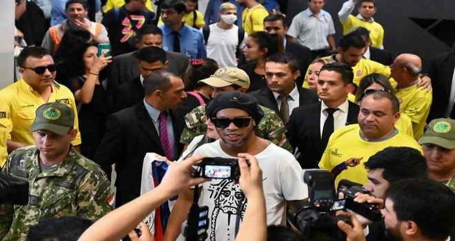 Sabiq futbolçu Ronaldinyo ev dustaqlığından azad edildi