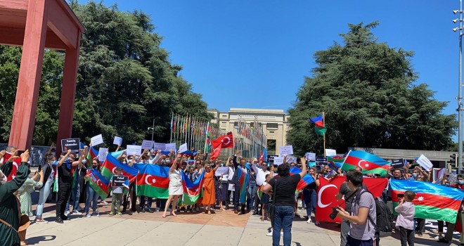 İsveçrənin Azərbaycan diasporası “Qarabağ Azərbaycandır! ” şüari altında yürüş təşkil edib -FOTO